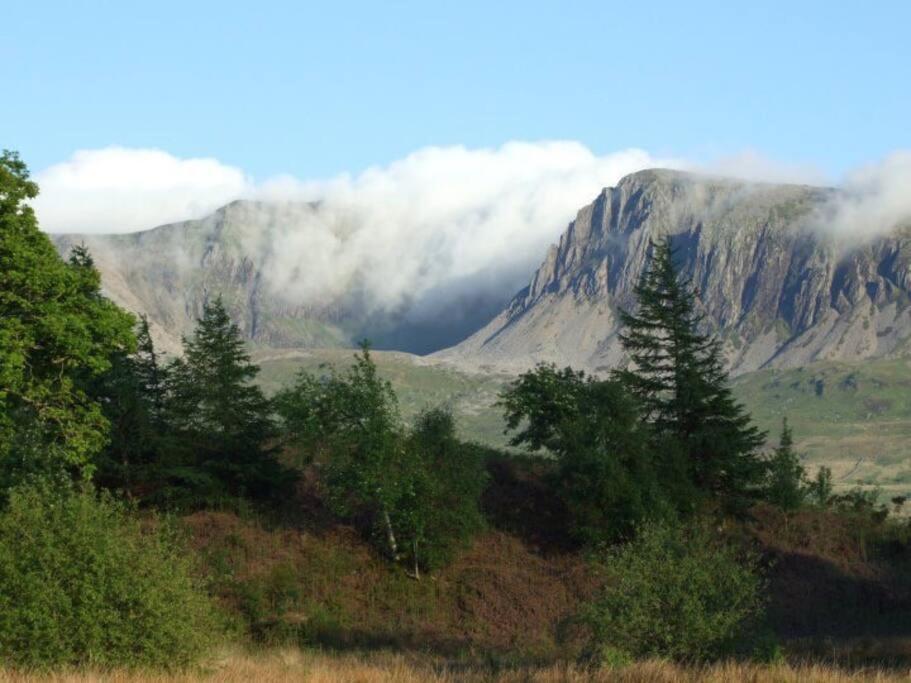 Pandy Farmhouse - Panoramic Mountain Views Within Snowdonia'S National Park - 4X4 Recommended 돌겔라우 외부 사진